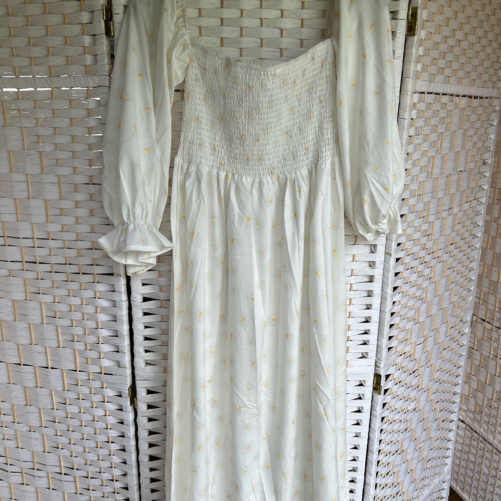 White puff sleeve dress